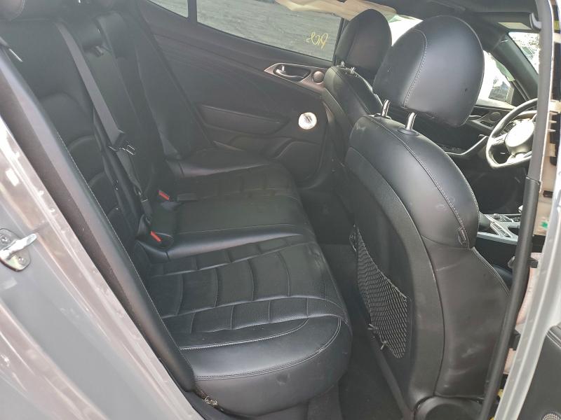 Фото 10 - KIA STINGER