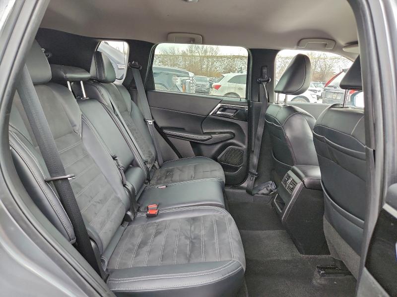 Фото 11 - MITSUBISHI OUTLANDER