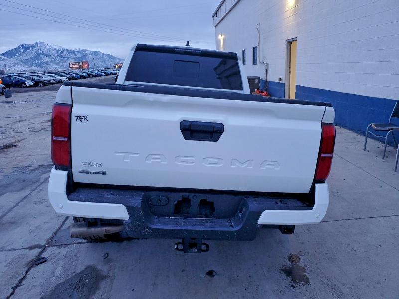 Фото 6 - TOYOTA TACOMA