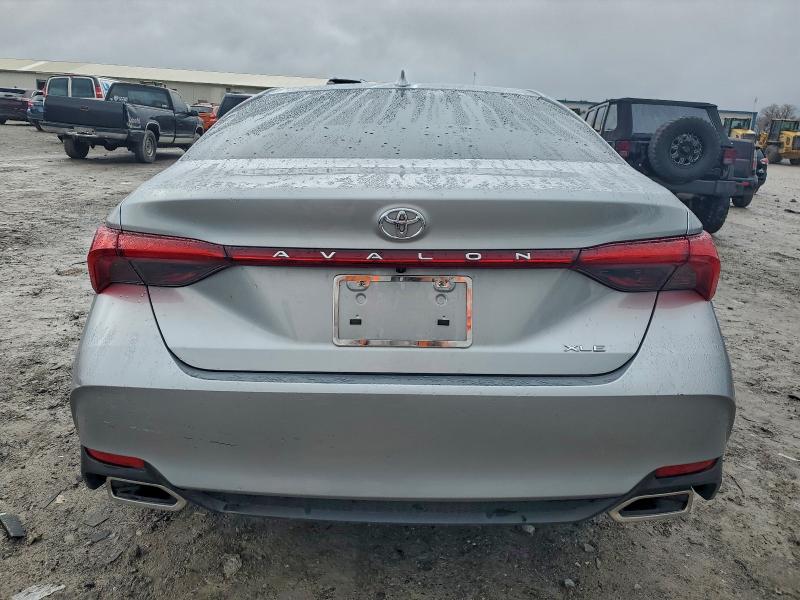 Фото 6 - TOYOTA AVALON