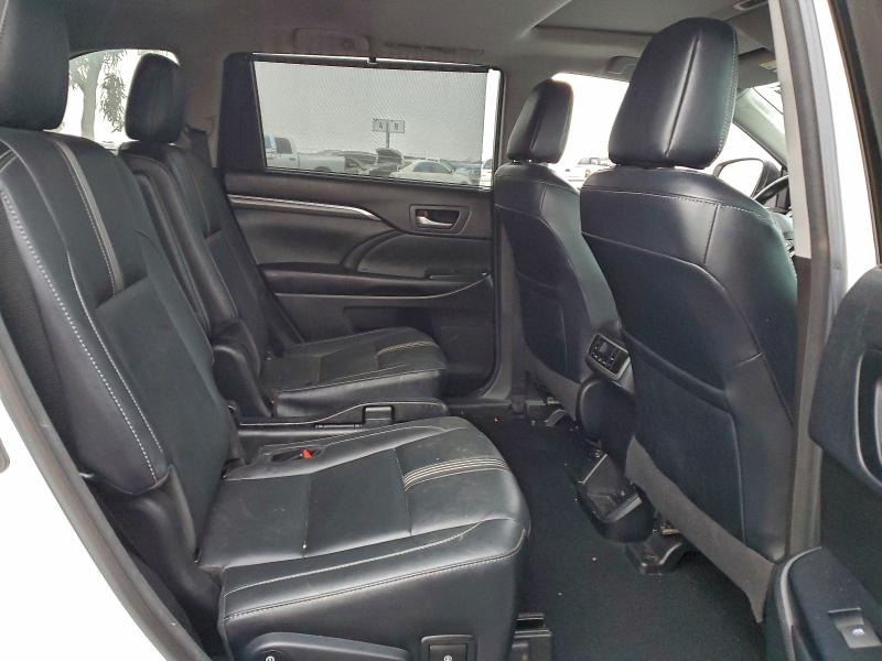 Фото 11 - TOYOTA HIGHLANDER