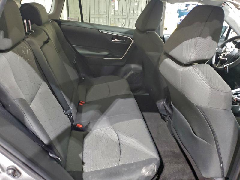 Фото 11 - TOYOTA RAV4