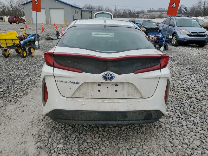 Фото 6 - TOYOTA PRIUS