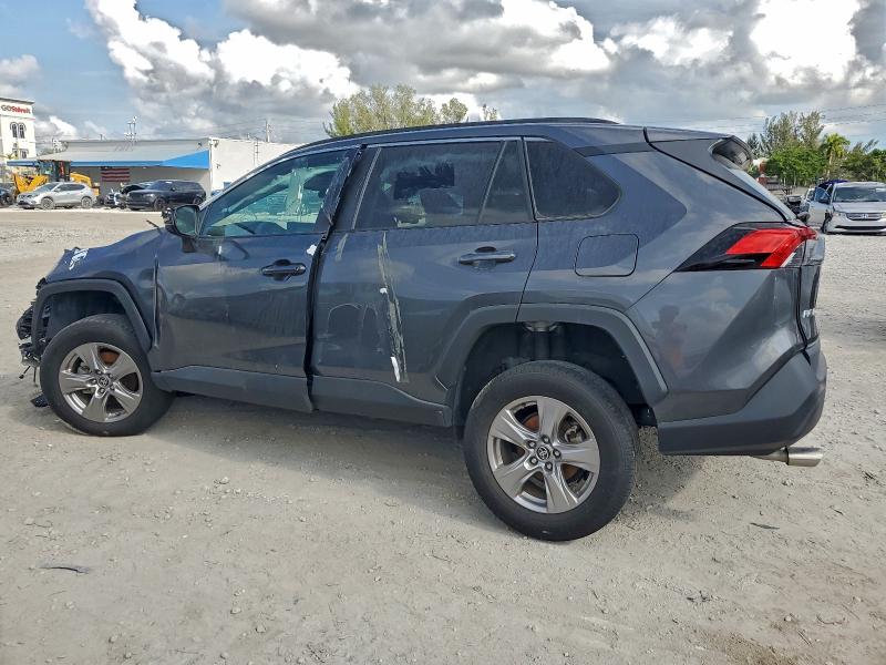 Фото 2 - TOYOTA RAV4