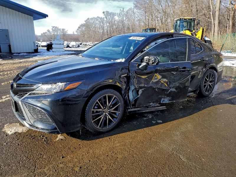 Фото 1 - TOYOTA CAMRY