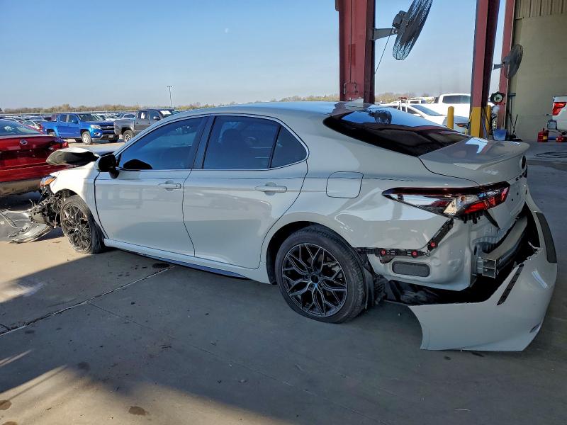 Фото 2 - TOYOTA CAMRY