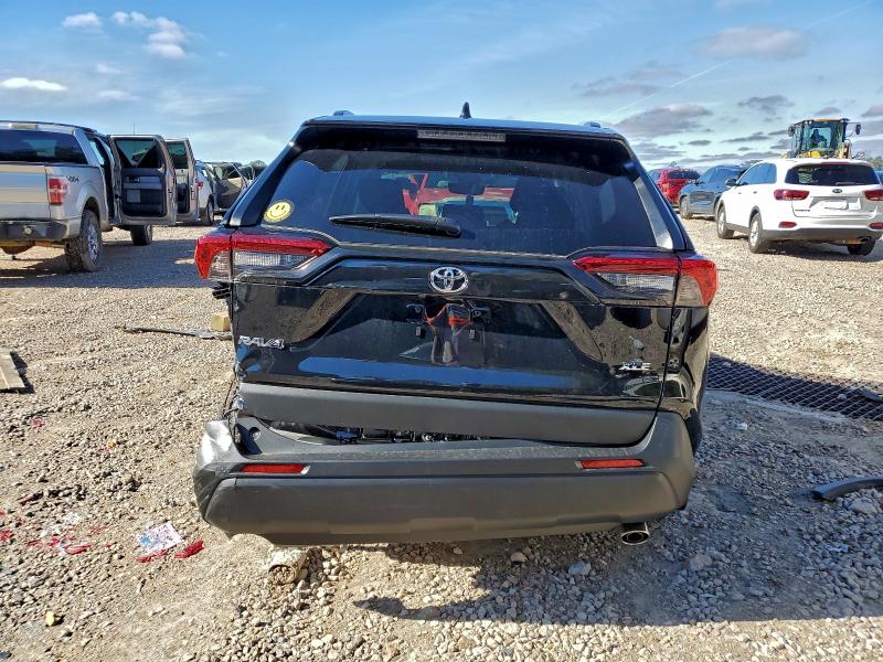 Фото 6 - TOYOTA RAV4