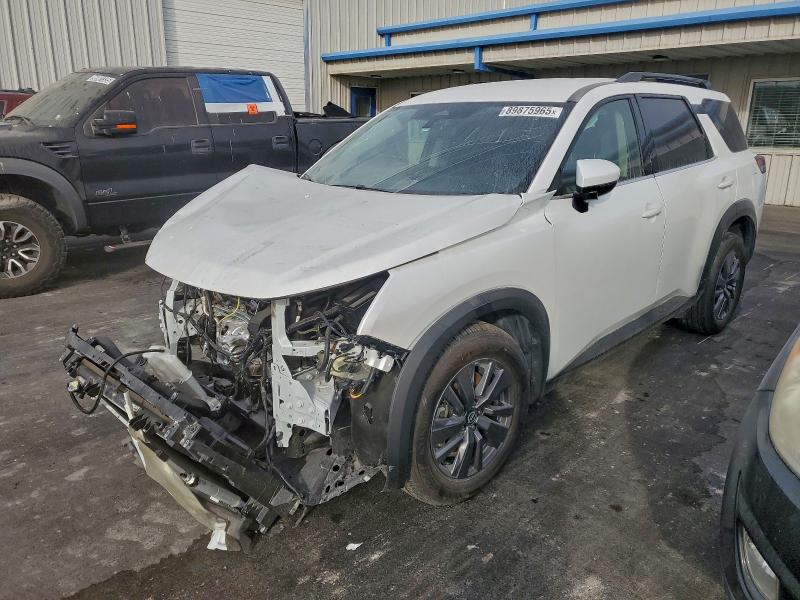 Фото 1 - NISSAN PATHFINDER