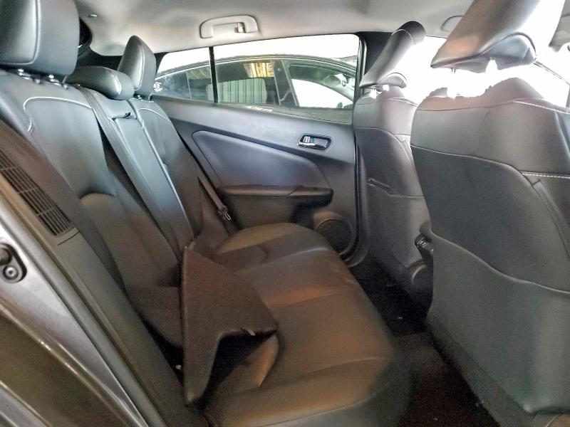 Фото 10 - TOYOTA PRIUS