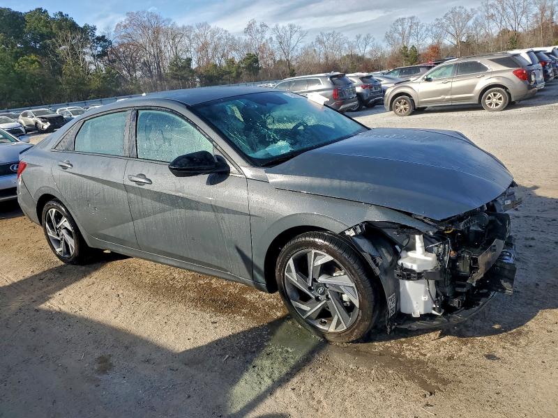 Фото 4 - HYUNDAI ELANTRA