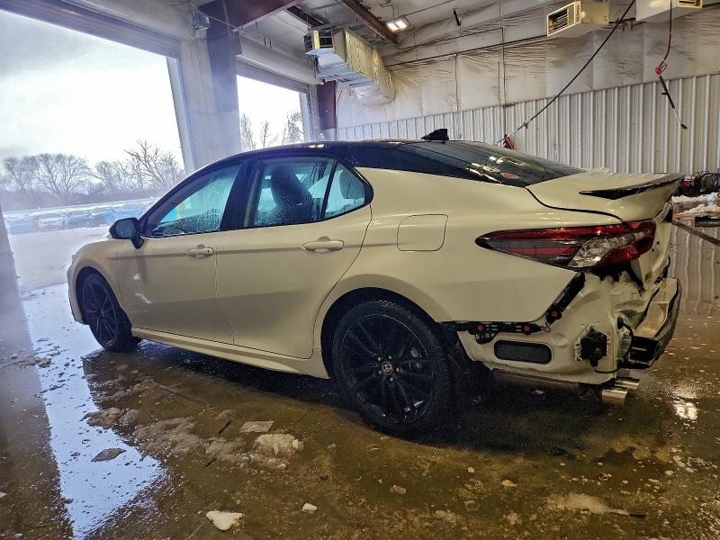 Фото 2 - TOYOTA CAMRY