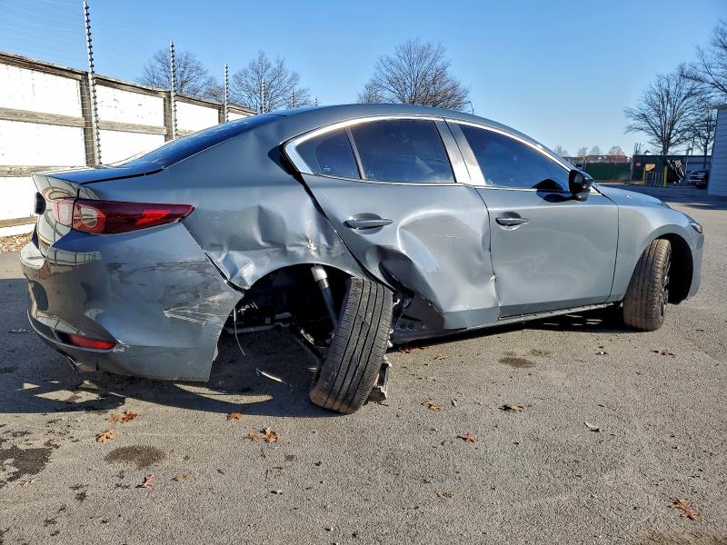 Фото 3 - MAZDA 3