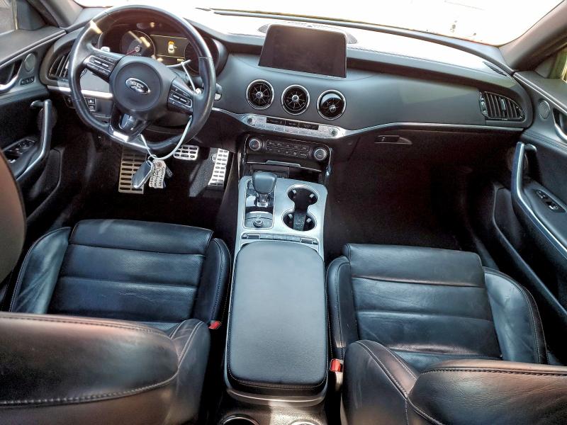 Фото 8 - KIA STINGER