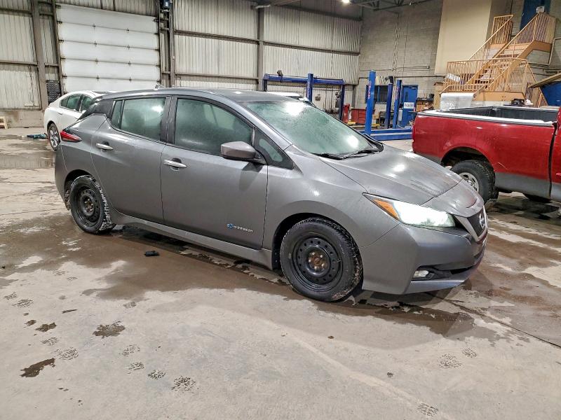 Фото 4 - NISSAN LEAF