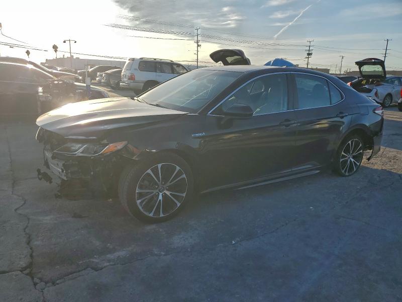 Фото 1 - TOYOTA CAMRY