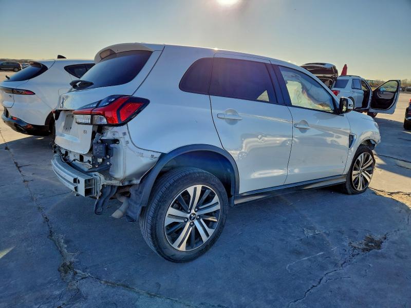 Фото 3 - MITSUBISHI OUTLANDER