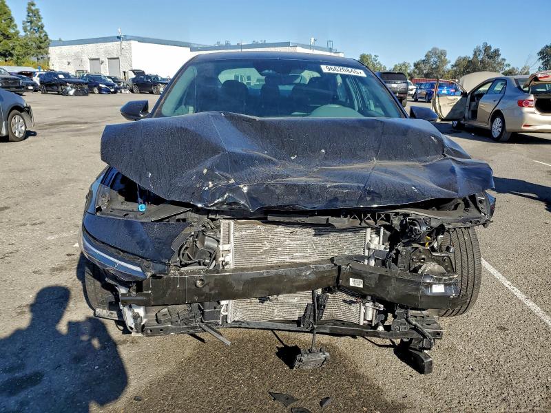 Фото 5 - HYUNDAI ELANTRA