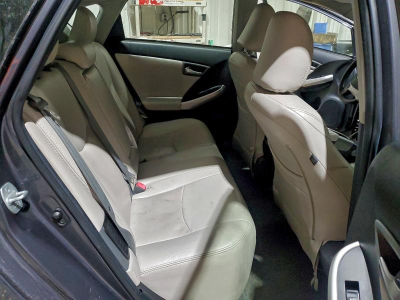 Фото 10 - TOYOTA PRIUS