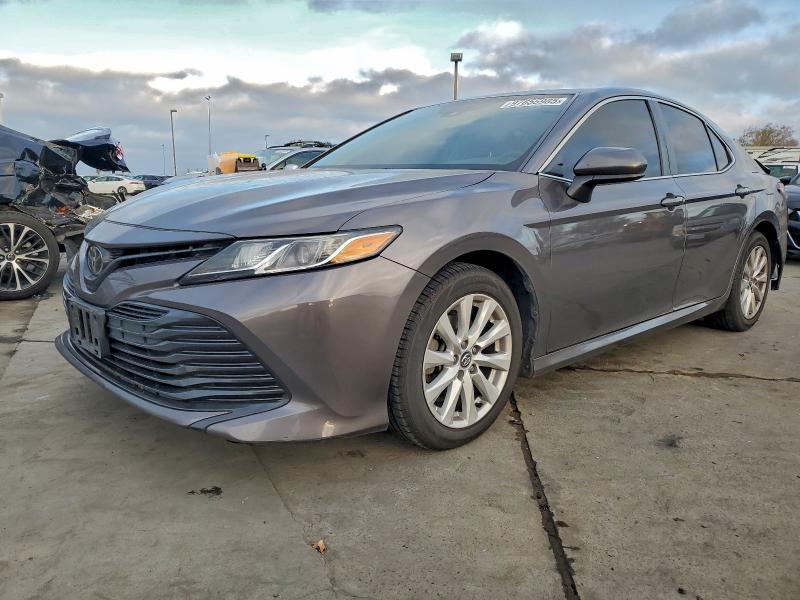 Фото 1 - TOYOTA CAMRY