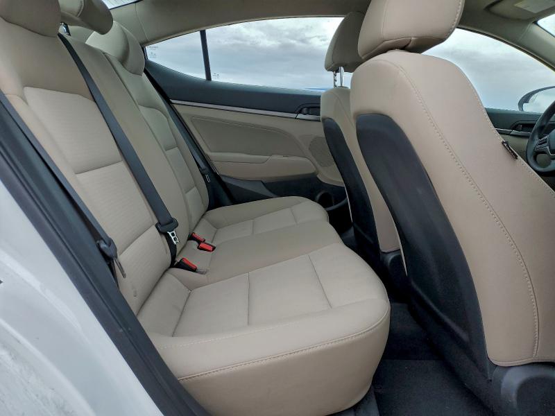 Фото 10 - HYUNDAI ELANTRA