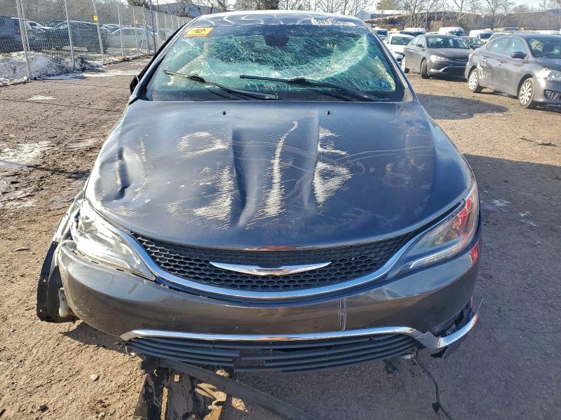 Фото 11 - CHRYSLER 200