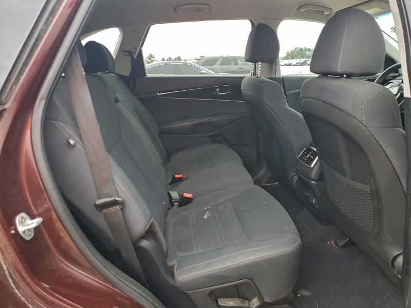 Фото 11 - KIA SORENTO