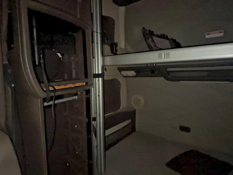 VOLVO VN 2017 VIN 4V4NC9EG7HN966100