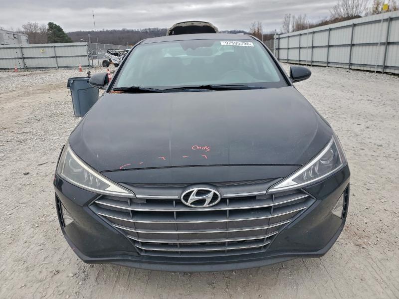 Фото 5 - HYUNDAI ELANTRA