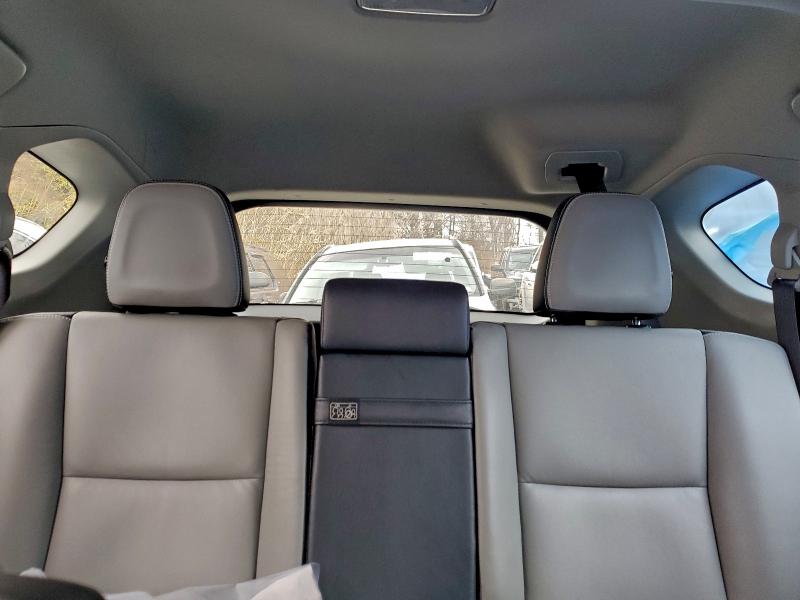 Фото 10 - TOYOTA RAV4