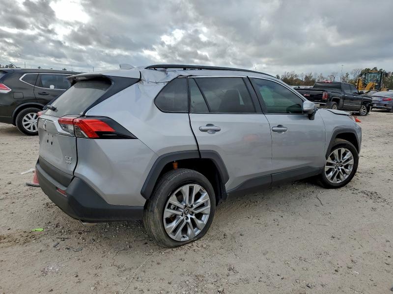 Фото 3 - TOYOTA RAV4