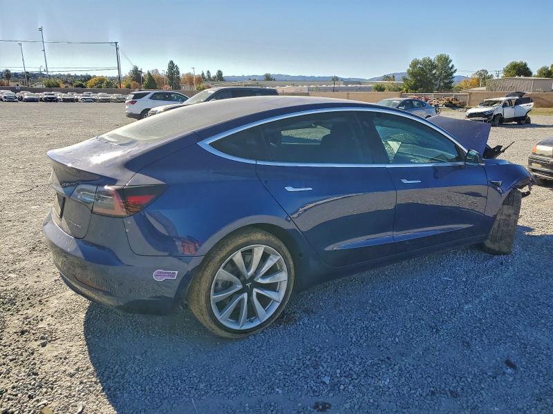 Фото 3 - TESLA MODEL 3