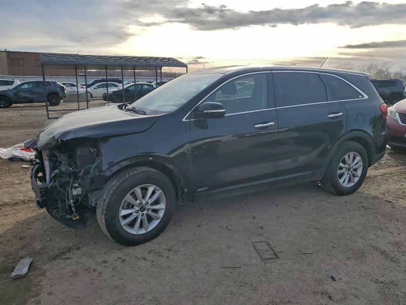 Фото 1 - KIA SORENTO