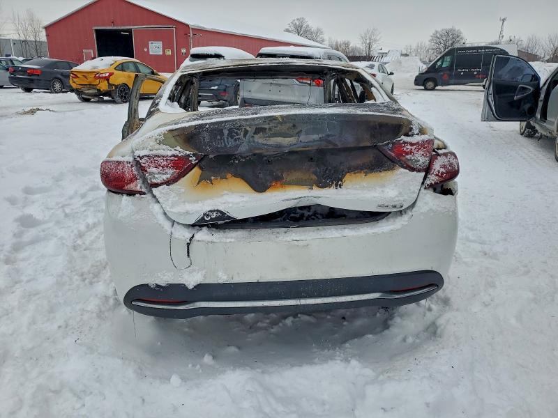 Фото 6 - CHRYSLER 200