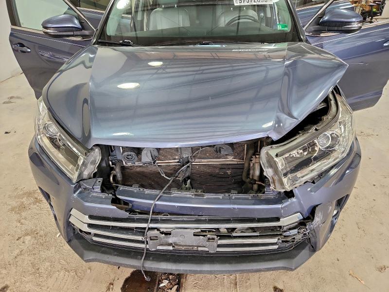 Фото 12 - TOYOTA HIGHLANDER