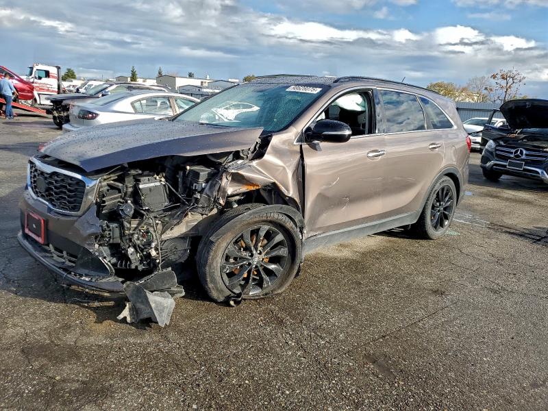 Фото 1 - KIA SORENTO