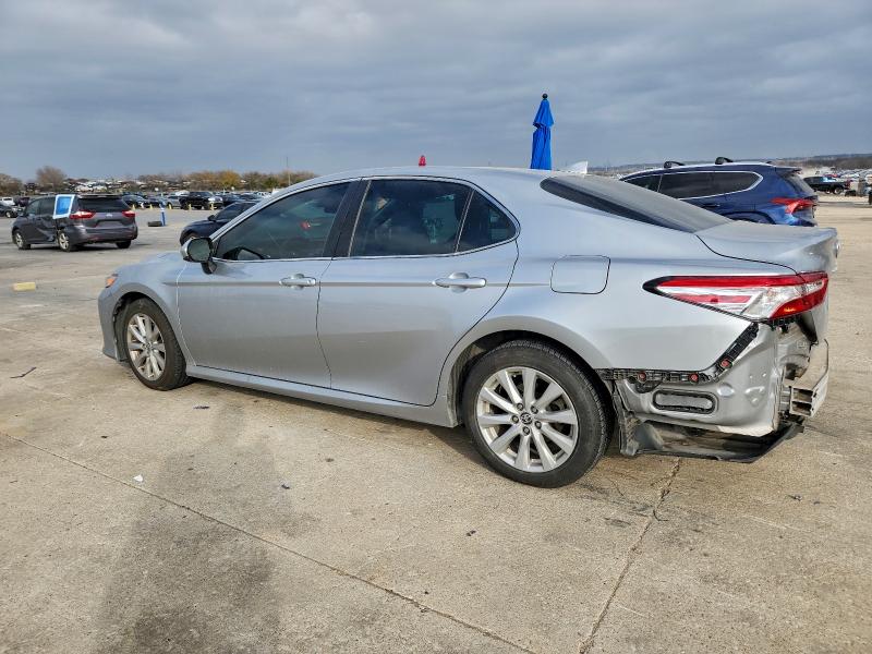 Фото 2 - TOYOTA CAMRY