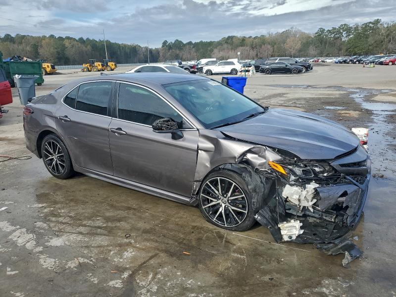Фото 4 - TOYOTA CAMRY