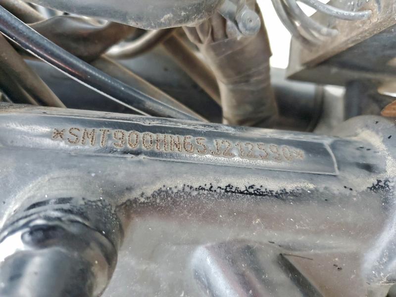 TRIUMPH BONNEVILLE 2005