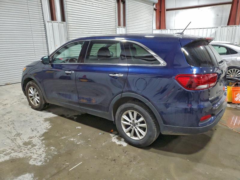 Фото 2 - KIA SORENTO