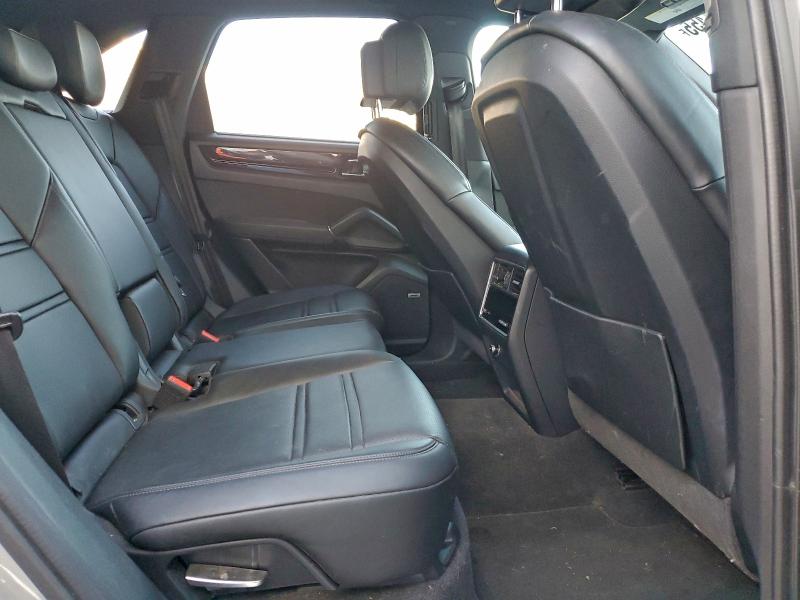 Фото 10 - PORSCHE CAYENNE