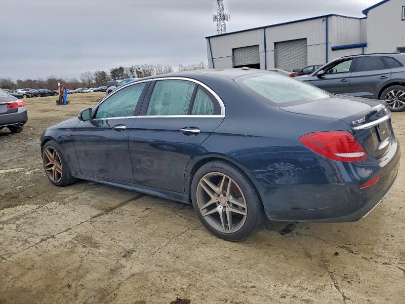 Фото 2 - MERCEDES-BENZ E-CLASS