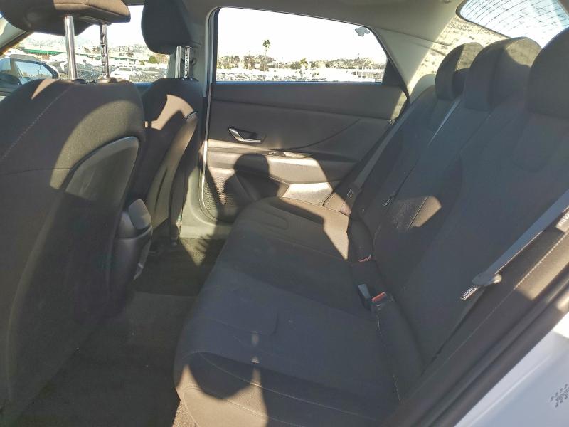 Фото 10 - HYUNDAI ELANTRA