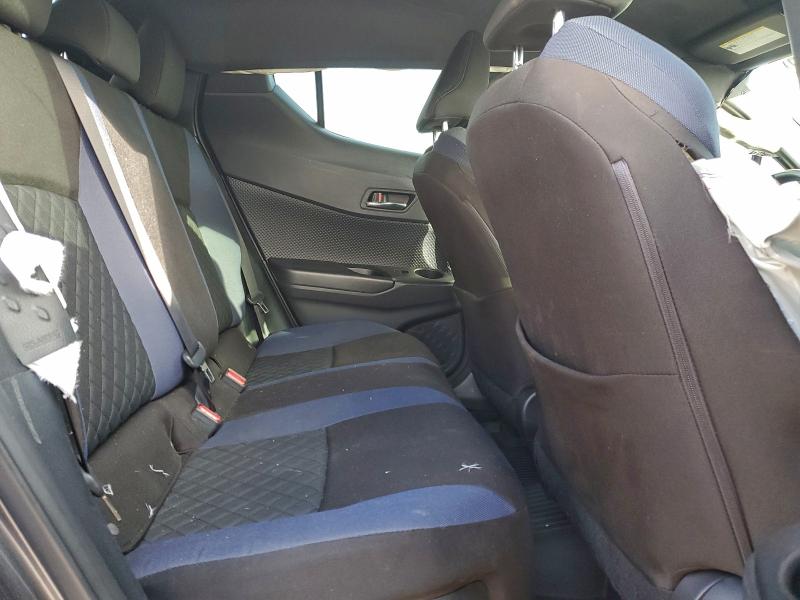 Фото 10 - TOYOTA C-HR