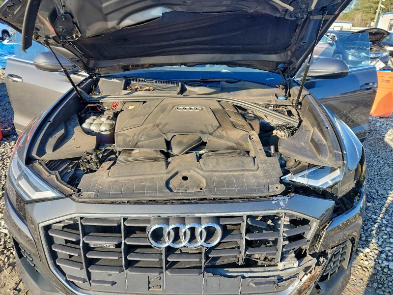 Фото 12 - AUDI Q8