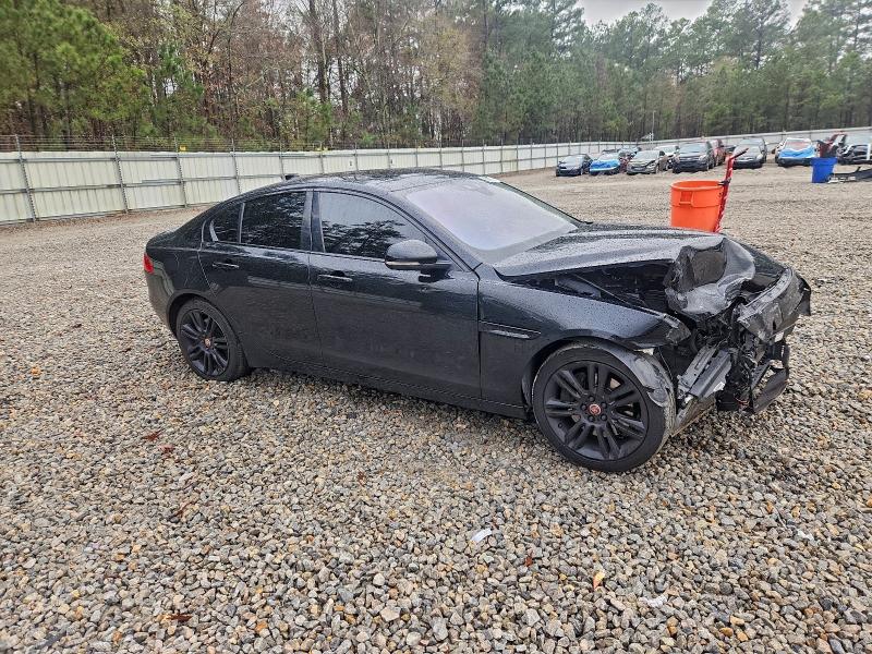 Фото 4 - JAGUAR XE