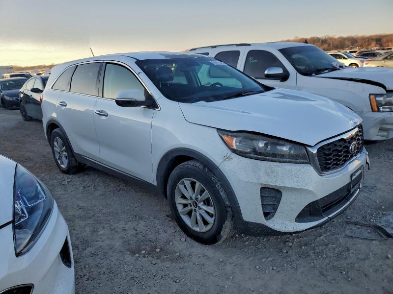 Фото 4 - KIA SORENTO