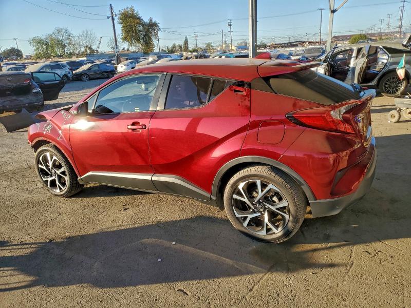 Фото 2 - TOYOTA C-HR