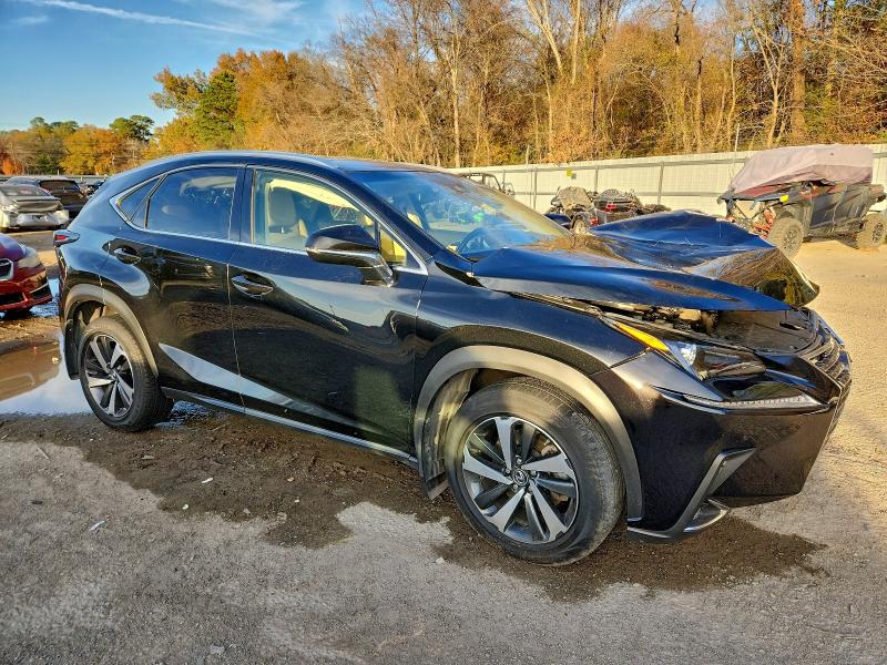 Фото 4 - LEXUS NX