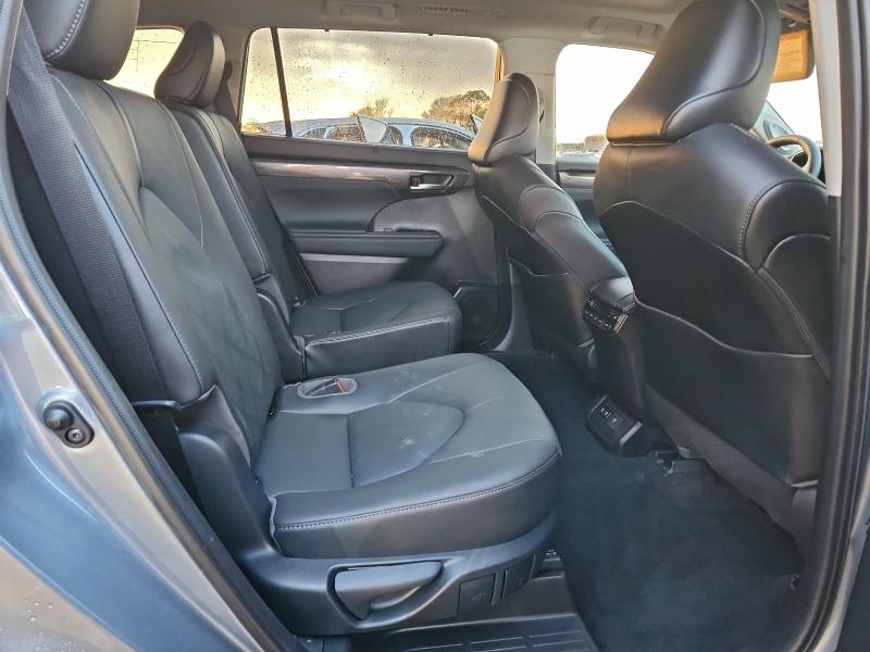 Фото 11 - TOYOTA HIGHLANDER