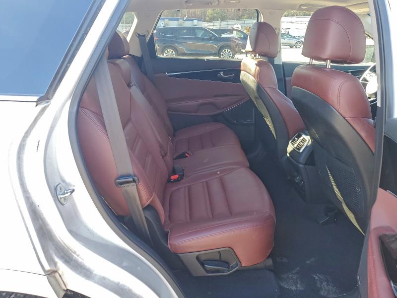 Фото 11 - KIA SORENTO